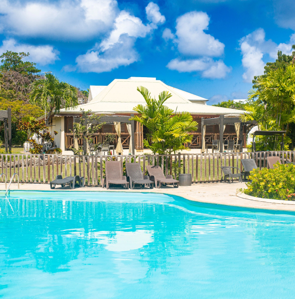 Piscine et réception de la résidence Le Vallon à Saint-François en Guadeloupe